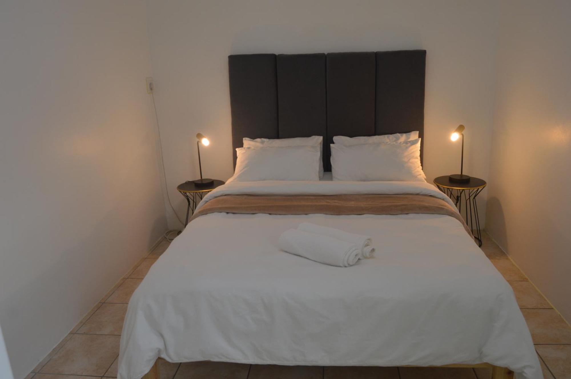 Oasis - Renovated - Queen Extra Length Bed Cape Town